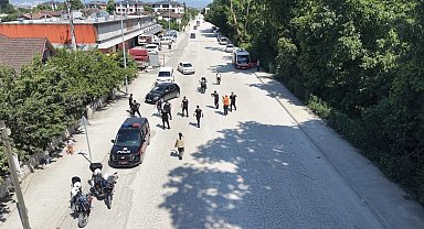 Tatbikatta korkan çocuklara polis şefkati