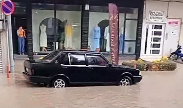 Tavşanlı'da sağanak hayatı olumsuz etkiledi