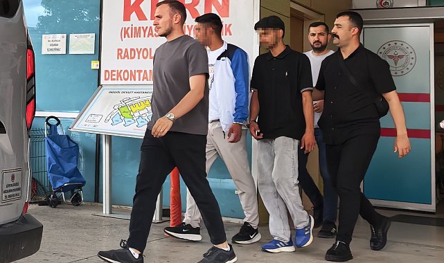 Tekme tokat dövdükleri gencin kolyesini çalıp kaçtılar