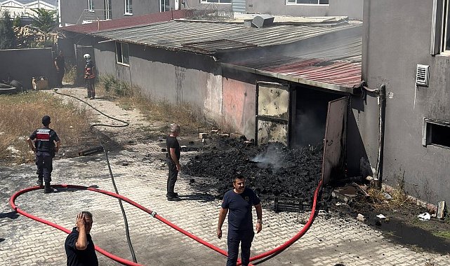 Tekstil fabrikasının atık deposunda yangın