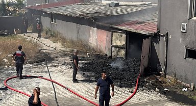 Tekstil fabrikasının atık deposunda yangın