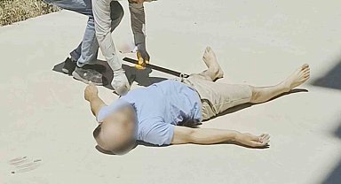 Temizlik için gittiği 1'inci kattaki dairenin penceresinden düştü