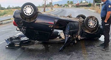 Ters dönen otomobildeki sürücü, sıkıştığı yerden kurtarıldı