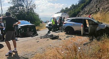 Tokat'ta otomobiller kafa kafaya çarpıştı: 10 yaralı