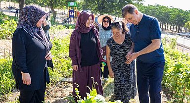Toprakla buluşan kadınların hasat sevincine Başkan Tugay da ortak oldu