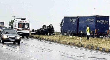 Tosya'da otomobil takla attı: 2 yaralı