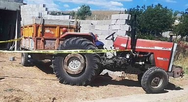 Traktör römorkundan düşen adam hayatını kaybetti