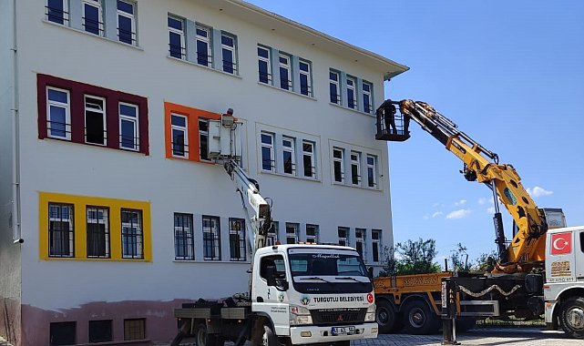 Turgutlu'da okullar ve parklar yeni döneme hazırlanıyor