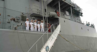 Türk donanmasından Atlantik'in ötesinde güç gösterisi: TCG Oruçreis New York'ta