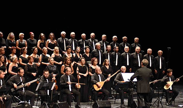 Türk Halk Müziği Korosu'nun sezon sonu konseri yoğun ilgi gördü