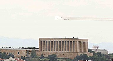 Türk Yıldızları'ndan Ankara semalarında prova uçuşu