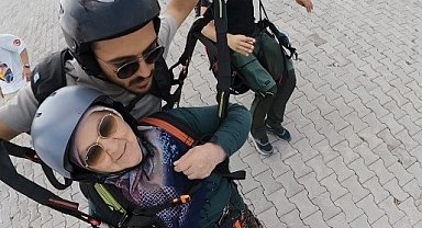Türkan teyzenin paraşüt macerası güldürdü: "İnşallah tansiyonumu yükseltmez"