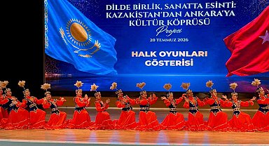 Türkiye-Kazakistan dostluğu halk oyunlarıyla sahneye taşındı