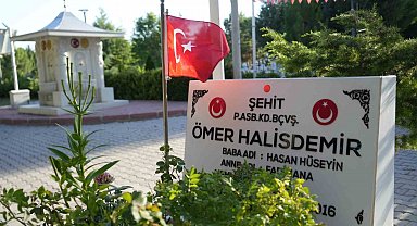 Türkiye'nin dört bir yanından şehit Ömer Halisdemir'in kabrine ziyaret