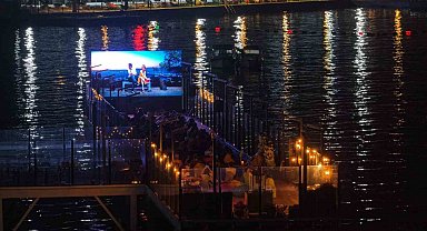 Tuzla Mekan İskele'de yıldızların altında sinema keyfi