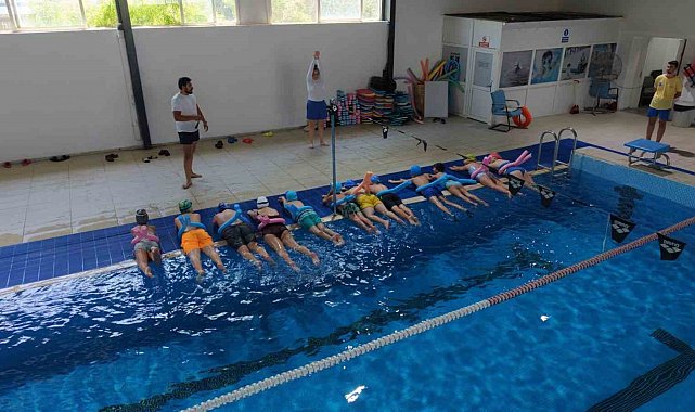 Ücretsiz yüzme kurslarında ilk etap başladı