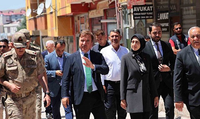 Vali Aydoğdu, Tercan'da vatandaşlar ve esnafla buluştu