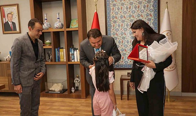 Vali Musa Işın, koruyucu aileler ve çocuklarını valilikte ağırladı