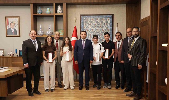 Vali Musa Işın, LGS Türkiye birincilerini ağırladı