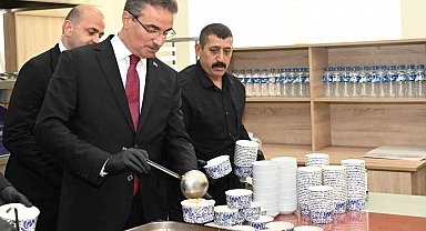 Valisi Aydın Baruş'tan emniyet personeline aşure ikramı