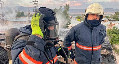 Van'da camide yangın
