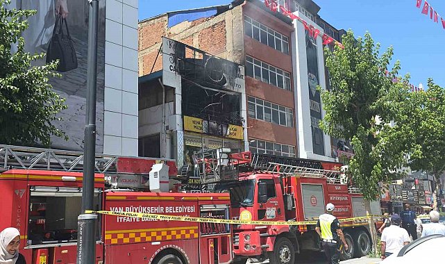 Van'da korkutan iş yeri yangını