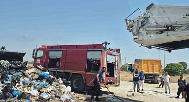 Van'da seyir halindeki çöp kamyonunda yangın