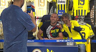Vedat Muriqi'ye Kadıköy'de sevgi seli