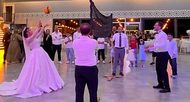 Voleybol oynarken tanışan çift düğünlerinde de voleybol oynadı