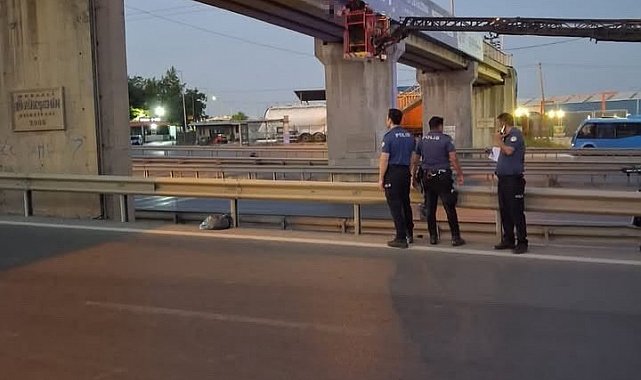 Yarı çıplak şahıs üst geçitte asılı bulundu