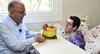Yaşama sevincini kaybetmeyen kas hastası genç 26. yaşını kutladı