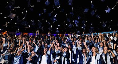 Yaşar Üniversitesi'nde mezuniyet coşkusu