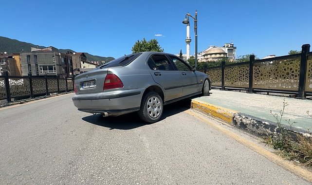Yayaya çarpan sürücü otomobilini bırakıp kaçtı
