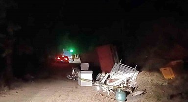 Yayla dönüşünde devrilen kamyonetteki 1 kişi hayatını kaybetti, 1 kişi yaralandı