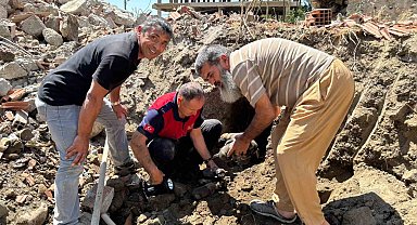 Yıkım halindeki binada mahsur kalan 8 yavru köpeği itfaiye kurtardı