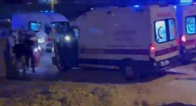 Yol çalışma alandaki çukura düşen otomobildeki 3 kişi yaralandı