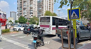 Yolcu minibüsünün yaya geçidinde çarptığı genç kız öldü
