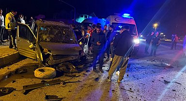 Yüksekova'da iki ayrı kazada 8 kişi yaralandı