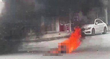 Zihinsel engelli şahıs üzerine benzin döküp kendini yaktı: Korku dolu anlar kamerada