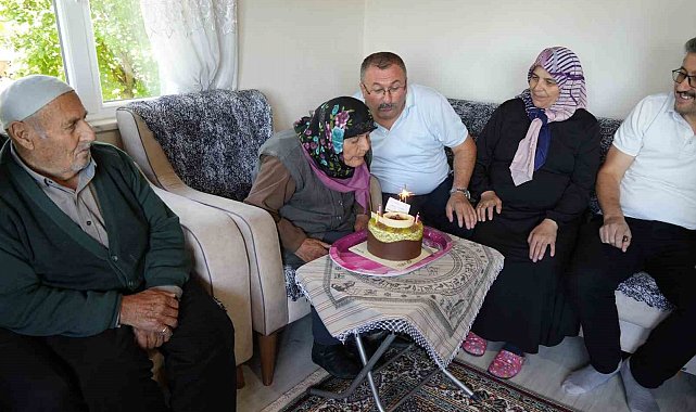 100 yaşına giren Atiye nineye, davullu zurnalı doğumgünü kutlaması