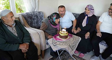 100 yaşına giren Atiye nineye, davullu zurnalı doğumgünü kutlaması