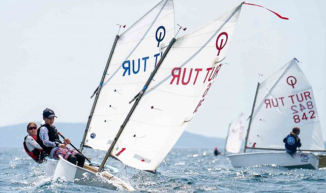 14. Tayk-Eker Olympos Regatta'da genç yelkenciler rüzgarla mücadele ediyor