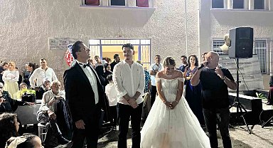 25 yıllık evliliklerini hayallerindeki düğünle taçlandırdılar