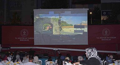 'Gezen sinema' tırı Çorum'da vatandaşlara nostalji yaşattı