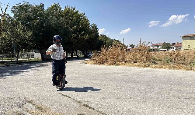 'Tek teker' üzerinde 4 bin kilometre gezen 60'lık delikanlıyı görenler şaşırıyor