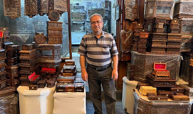 65 yıldır genç kızların çeyizlik sandıklarını yapıyor