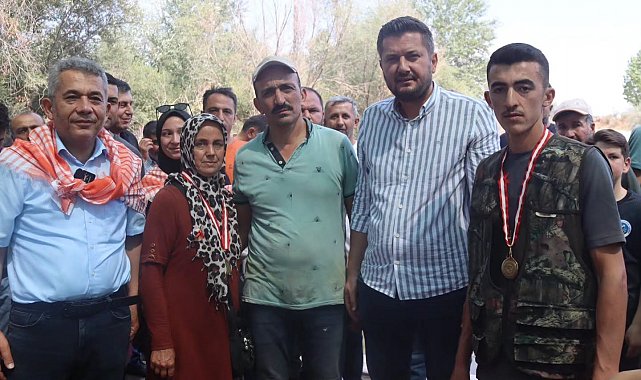 8 asırlık geleneğin şampiyon ödülünü hasta çocuğa bağışladı