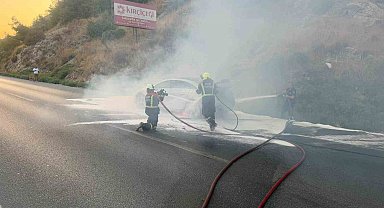 8 milyon TL'lik elektrikli Mercedes oto, seyir halindeyken yanmaya başladı