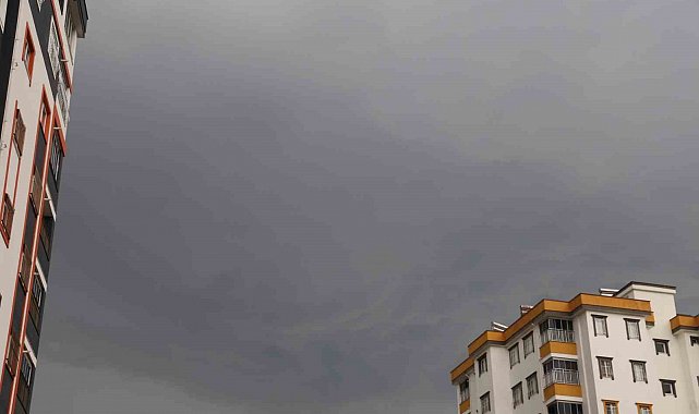 Adana'da ceviz büyüklüğünde dolu yağışı