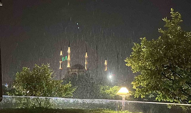 Adana'da sağanak etkili oldu